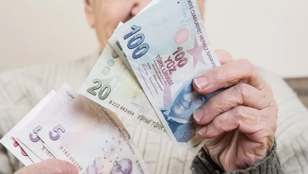 Emekliye ek zam için iki formül masada