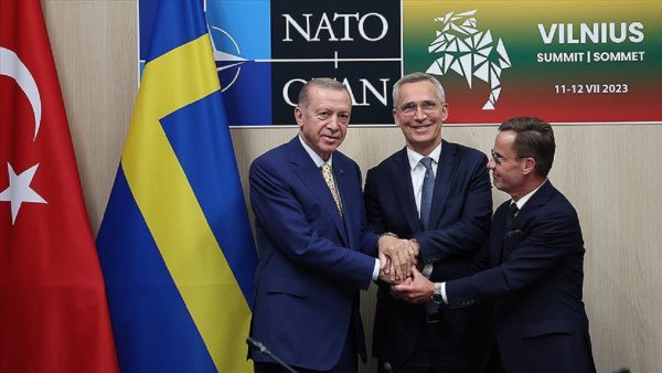 İsveç'in NATO üyeliği TBMM'de kabul edildi
