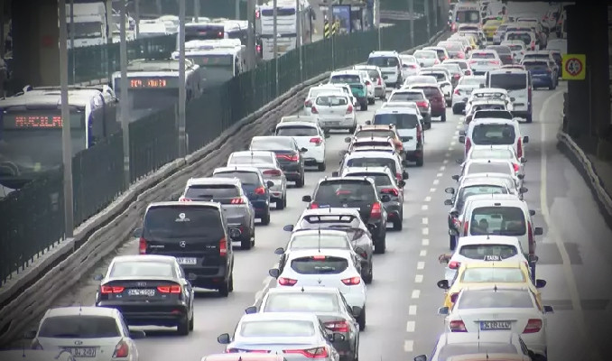 İstanbul'da bayram tatili sonrası trafik çilesi!