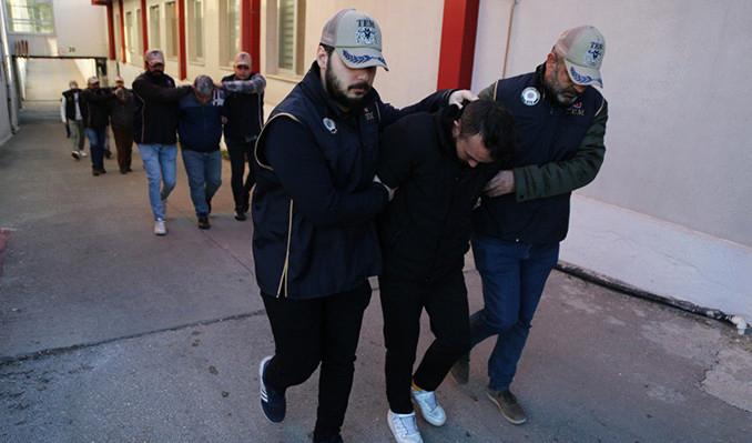 FETÖ'nün finans yapısına operasyon- 8 tutuklama