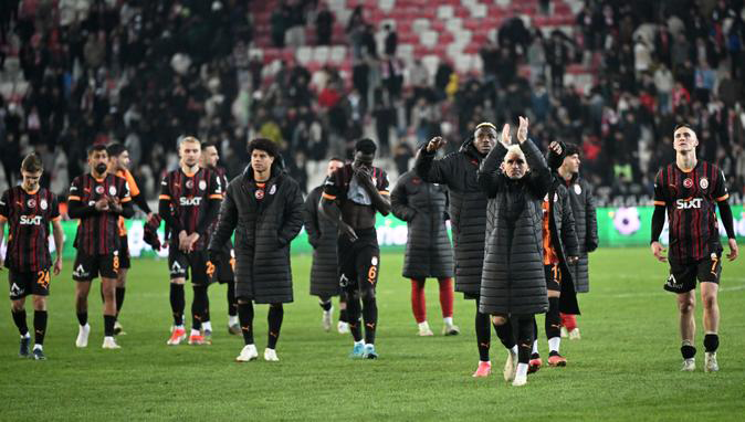 Galatasaray, Sivasspor deplasmanında 3 puanı üç golle aldı