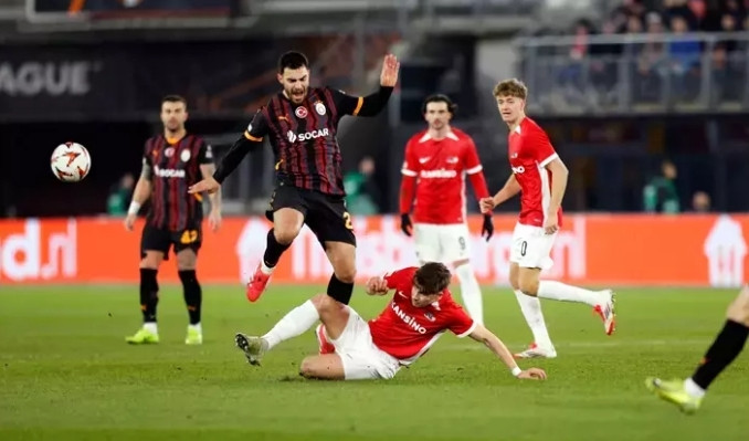 Galatasaray, AZ Alkmaar'a farklı mağlup oldu