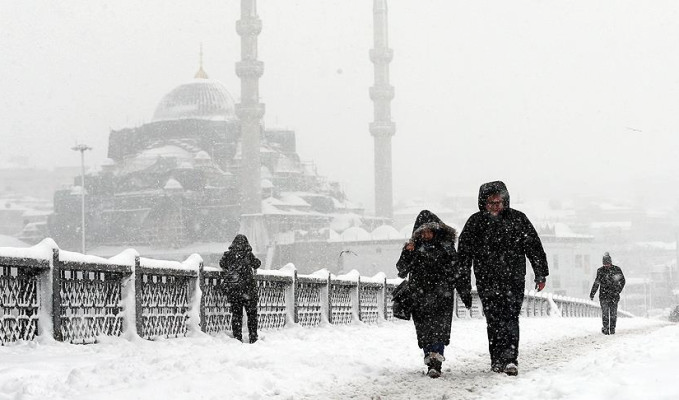 İstanbul'da kar yağışı etkisini sürdürüyor