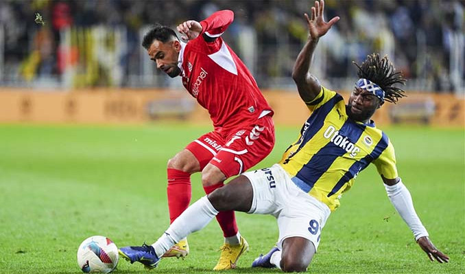 Fenerbahçe şampiyonluk yarışında- Sivasspor'a konuk oluyor