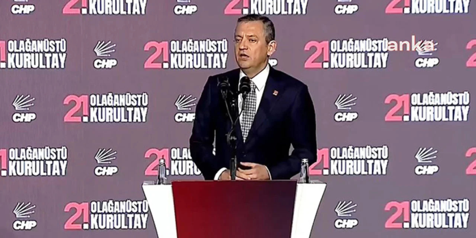 Özgür Özel’in kurultay konuşması- Partimizi birinci yapan millet AKP'yi 22 yıl sonra ikinci partiye düşürdü