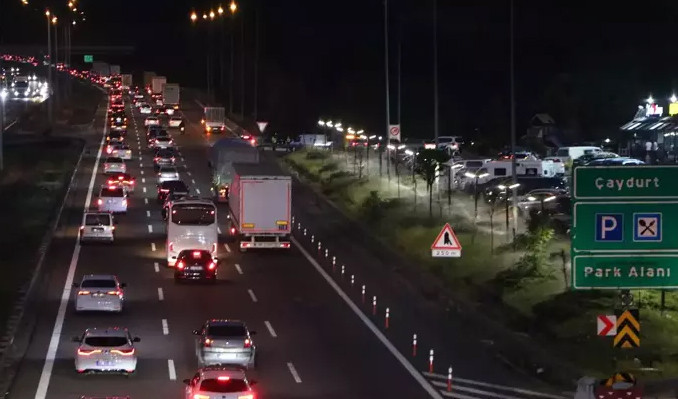 Yollarda bayram tatili yoğunluğu başladı