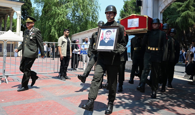 İskenderun'da şehit olan iki askere veda