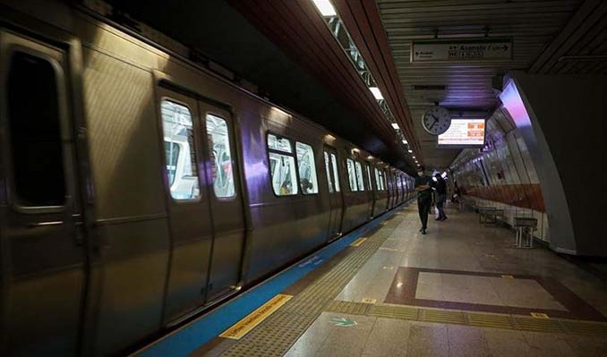 Taksim’e bariyer! Metro kapatıldı, gösterilere yasak geldi