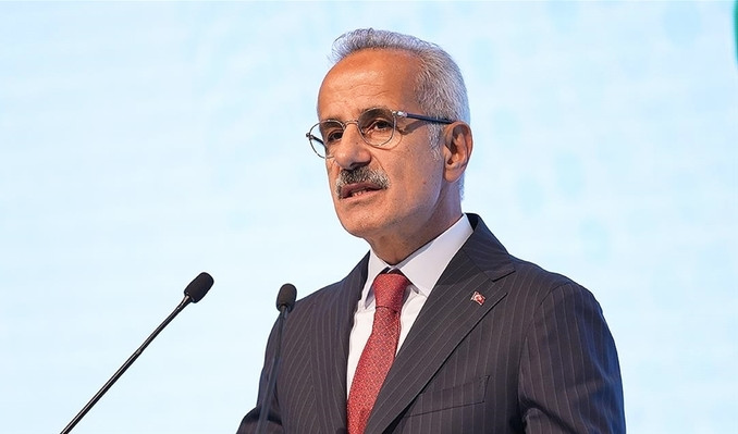 Uraloğlu- Deniz ticaret filomuz dünyada ilk 10'u hedefliyor