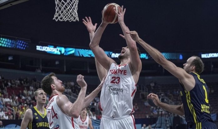 12 Dev Adam çeyrek finalde