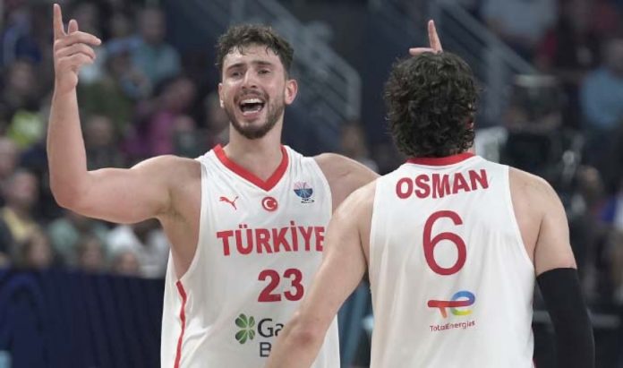 12 Dev Adam son 16 biletini liderlikle aldı
