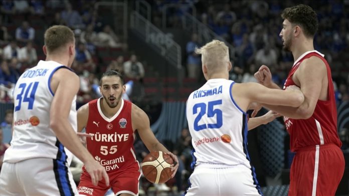 12 Dev Adam şov yaptı!