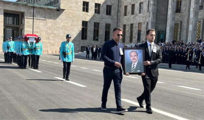 Eski Bakan Güner için Meclis'te tören