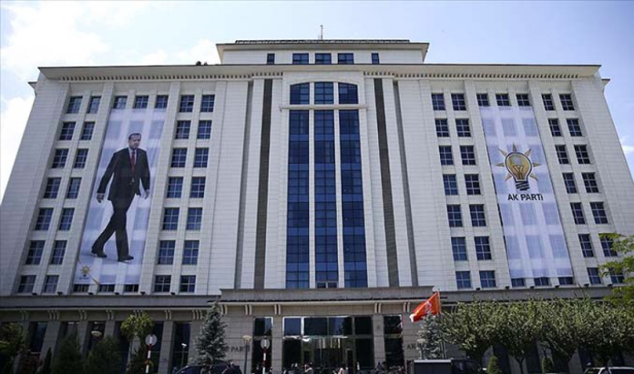 AK Parti İstanbul’da 3 ilçe başkanı görevden alındı