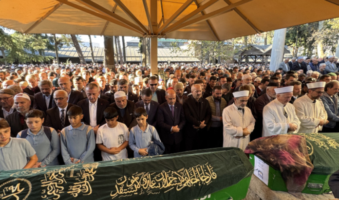 Gebze’de çöken binada hayatını kaybeden aile toprağa verildi