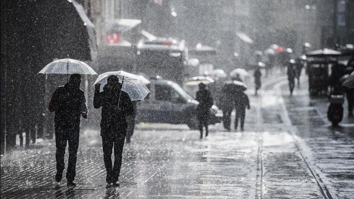 Kuvvetli yağış İstanbul’da hayatı olumsuz etkiledi