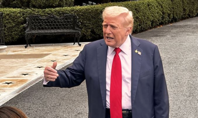 Trump, ithal otobüs ve kamyonlar için yeni tarife uygulayacak